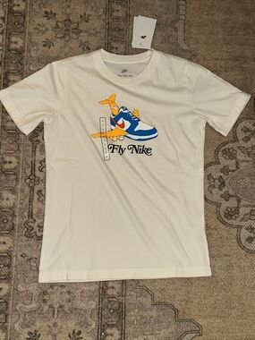 YOUTH Nike 'Fly Nike' Graphic Tee in White with Blue & Orange Artwork **NWT**